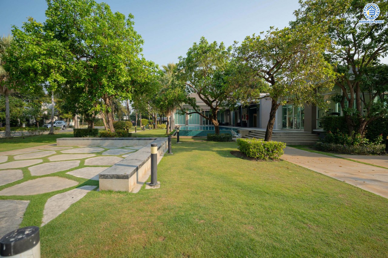 บ้านมือสองตกแต่งใหม่ โครงการ ไลฟ์ บางกอก บูเลอวาร์ด ราชพฤกษ์-รัตนาธิเบศร์ เนื้อที่ 50.3 ตร.ว. ดีไซน์ตอบทุกไลฟ์สไตล์ ฟังก์ชัน 3 ห้องนอน 3 ห้องน้ำ จอดรถได้ 2 คัน บนทำเลติดถนนราชพฤกษ์ เชื่อมต่อทุกเส้นทาง ใกล้รถไฟฟ้าสายสีม่วง "สถานีท่าอิฐ" และจุดขึ้นทางด่วน "ศรีรัช"